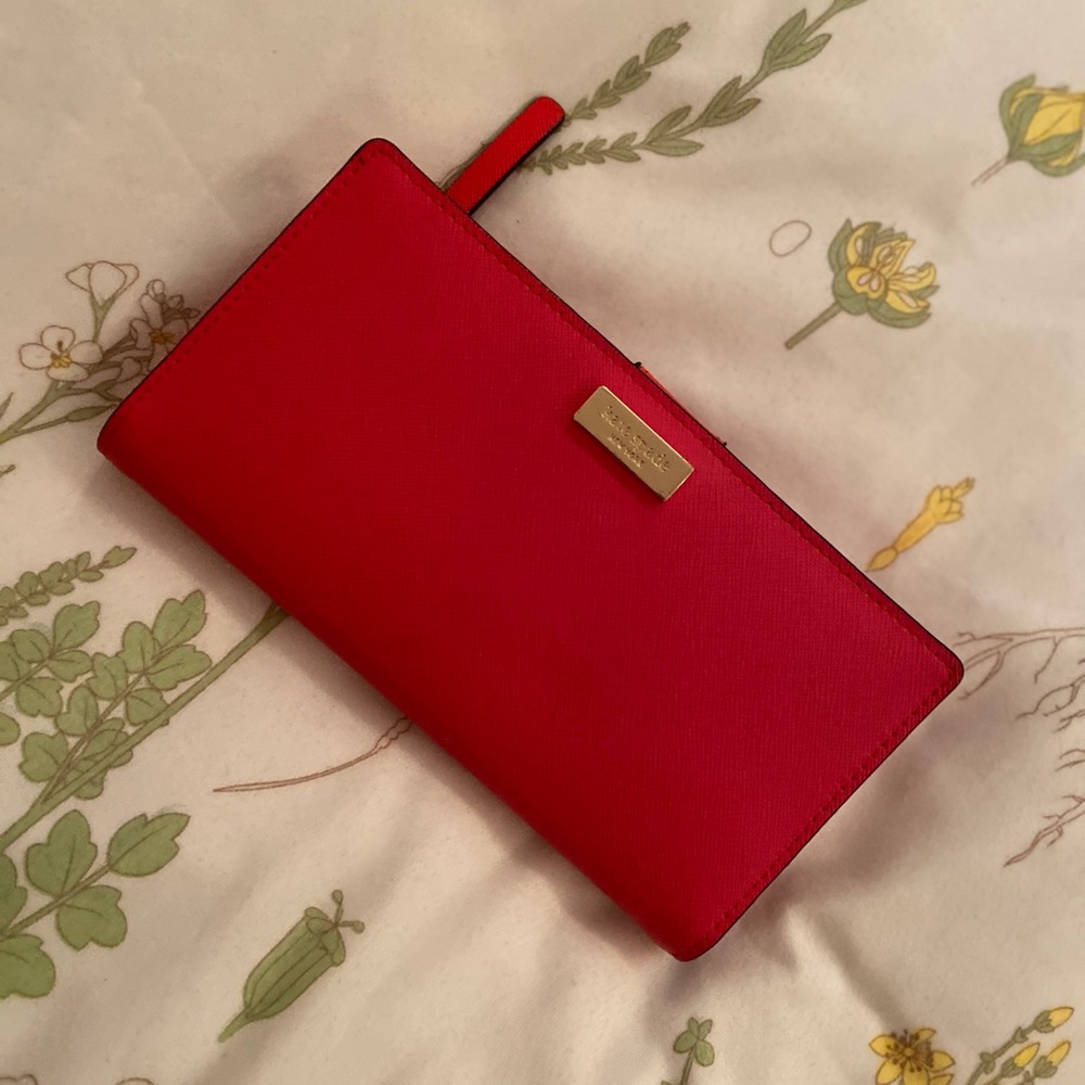 ♠️ Coral KateSpade wallet ♠️